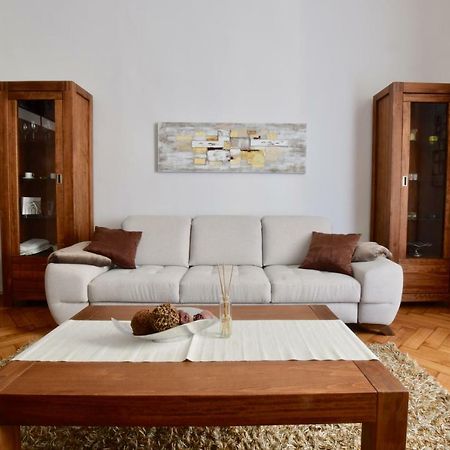 Luxury Apartment By Hi5 - Havas Street Budapest Exterior foto